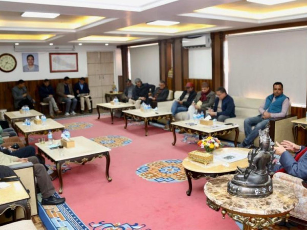 संसदमा विश्वासको ‘हाईडोज’ हुदा  प्रधानमन्त्री प्रचण्डलाई सकस