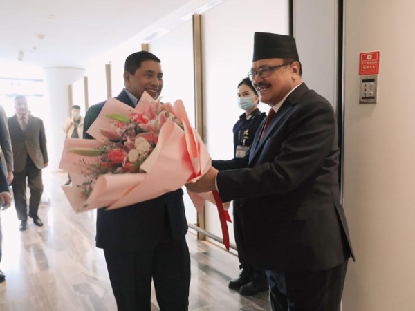 चीनको भ्रमण्मा उपप्रधानमन्त्री श्रेष्ठ