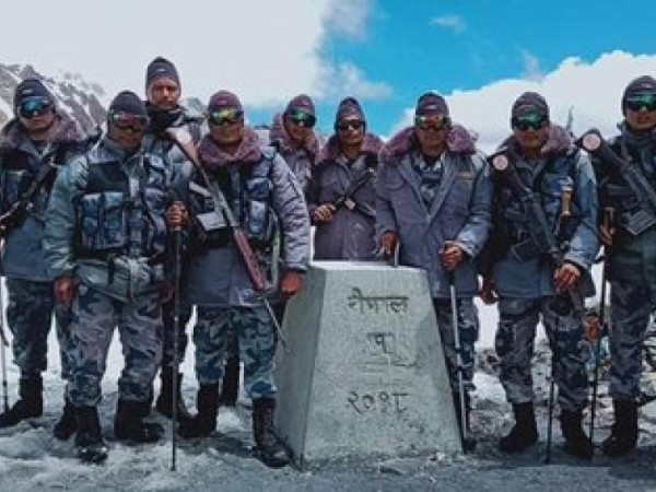 चीनसँगको सीमा क्षेत्रमा सुरक्षा अधिकारीद्वारा निरीक्षण