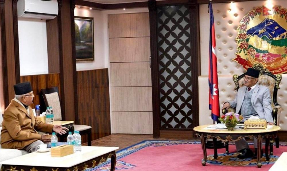 प्रधानमन्त्री प्रचण्ड र एमाले अध्यक्ष ओलीबीच बालुवाटारमा भेटवार्ता