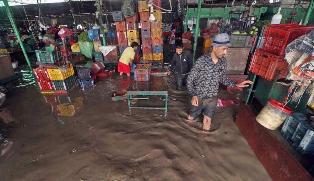 वर्षाको कारण काठमाडौंको विभिन्न भाग डुवानमा