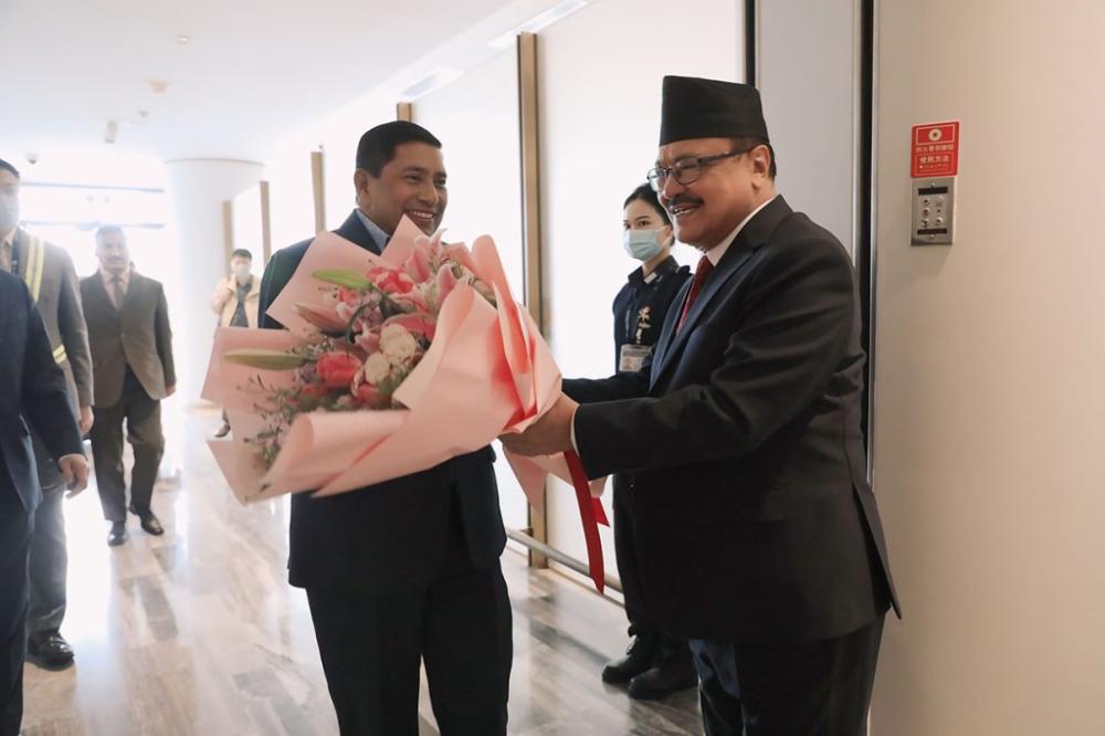 चीनको भ्रमण्मा उपप्रधानमन्त्री श्रेष्ठ