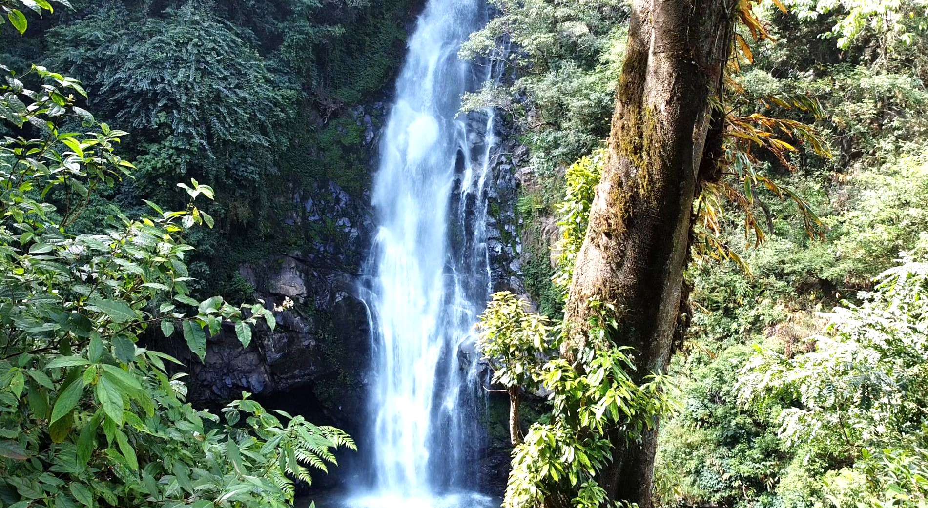 ओखलढुङ्गको तीनछाँगे झरना ओझेलमा